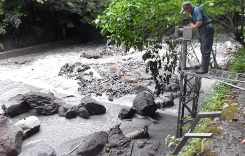 新燃岳噴火 コメ作りに影――火山灰や石が取水口ふさぐ　霧島町田口水利組合64ha